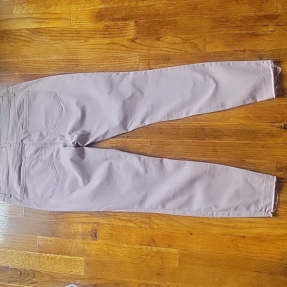 Cut out top and pink jeans outfit - Picture 6 of 8